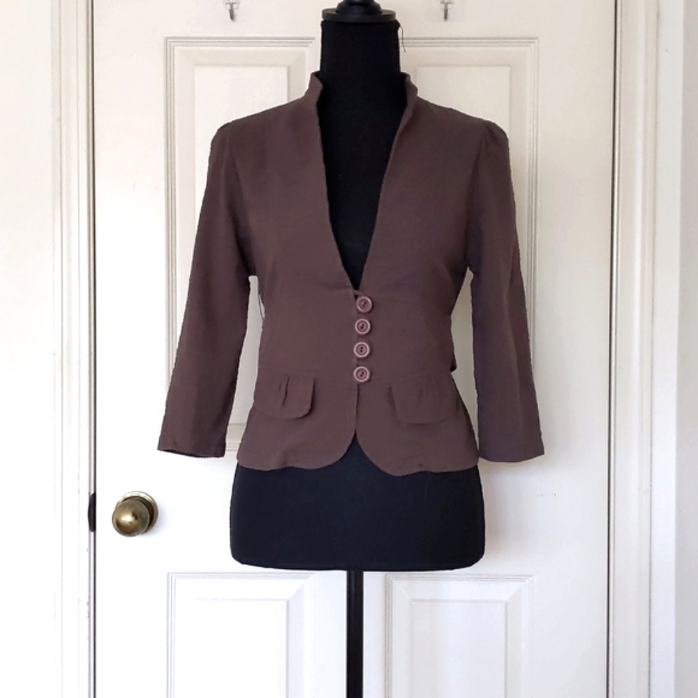 100% Cotton Seersucker Cropped Brown Blazer with 3/4 sleeve and back tie design.